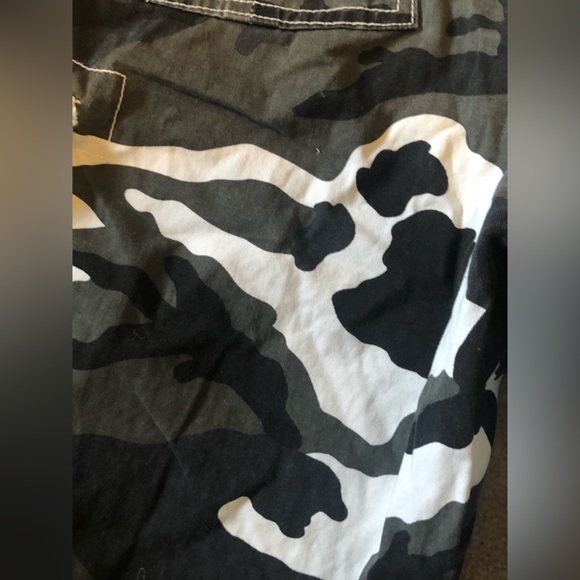Renegade Camo Cargo Shorts Size 38 - Picture 5 of 8